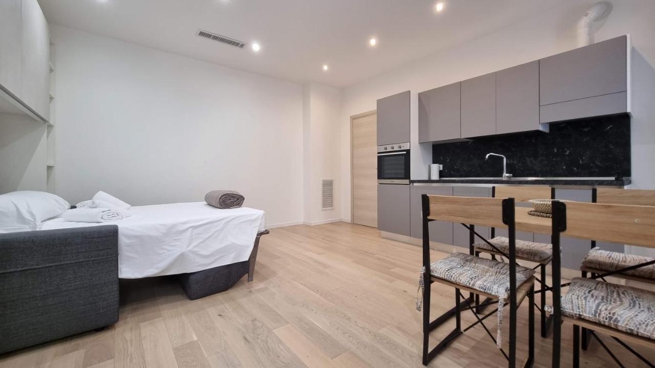 Via Battisti 13 Apartment ตรีเอสเต ภายนอก รูปภาพ