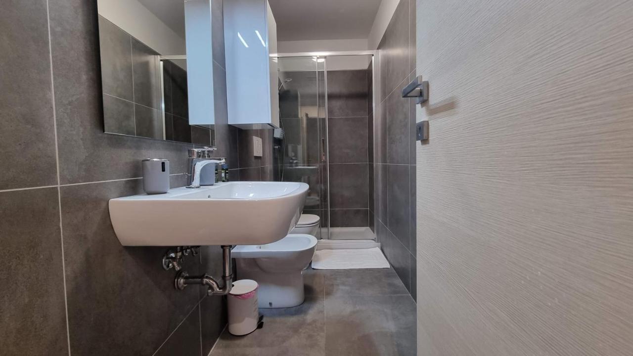 Via Battisti 13 Apartment ตรีเอสเต ภายนอก รูปภาพ