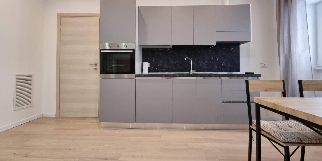 Via Battisti 13 Apartment ตรีเอสเต ภายนอก รูปภาพ