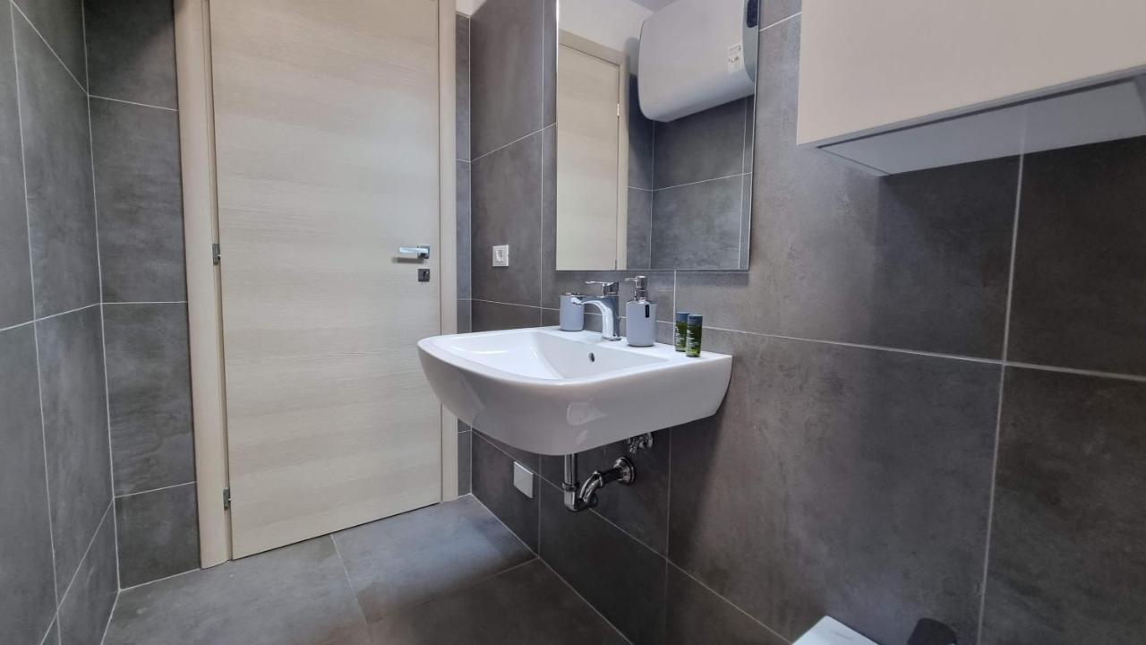 Via Battisti 13 Apartment ตรีเอสเต ภายนอก รูปภาพ